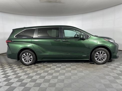 Used 2021 Toyota Sienna XLE image 26
