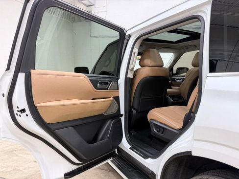 Used 2025 INFINITI QX80 Sensory image 40