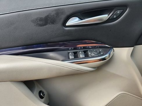 Used 2023 Cadillac XT4 Luxury w/ Cold Weather Package FWD image 24