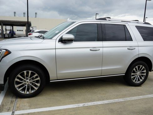 Used 2018 Ford Expedition Limited w/ Equipment Group 301A RWD image 4
