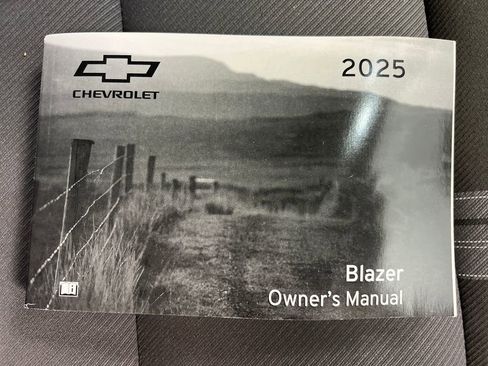 Used 2025 Chevrolet Blazer LT FWD image 27