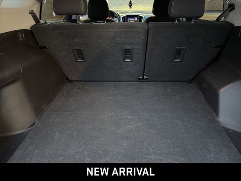 Used 2022 GMC Terrain SLE w/ Driver Convenience Package image 9