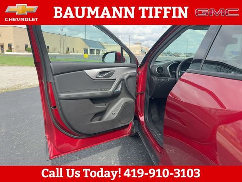 Used 2024 Chevrolet Blazer LT w/ Convenience Package image 2
