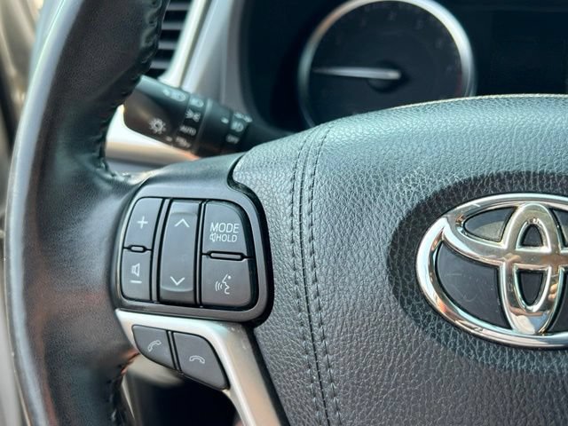 Used 2019 Toyota Highlander XLE AWD/4WD image 20