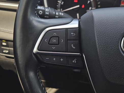 Used 2021 Toyota Highlander XLE image 15