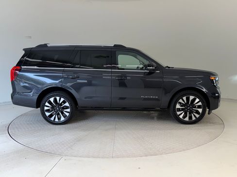 Used 2025 Ford Expedition Platinum w/ Driver's Package image 8
