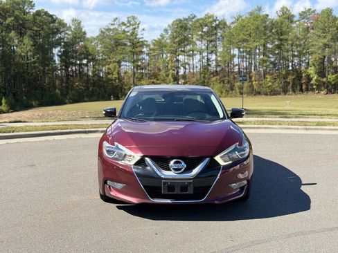 Used 2017 Nissan Maxima Platinum image 2
