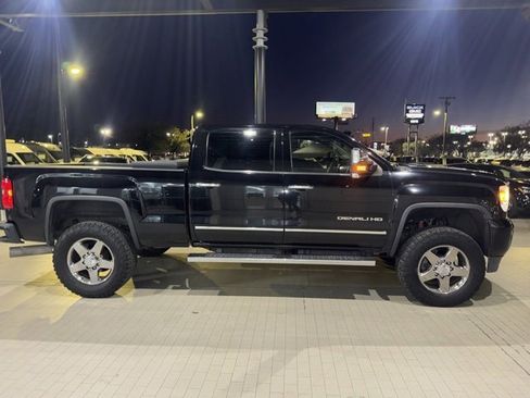 Used 2015 GMC Sierra 2500 Denali w/ Duramax Plus Package image 3