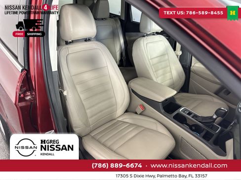 Used 2017 Ford Escape Titanium image 31