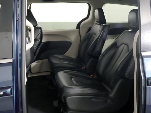 Used 2024 Chrysler Pacifica Limited FWD image 27