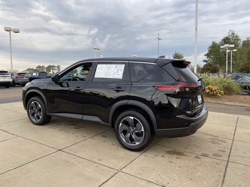 Used 2024 Nissan Rogue SV image 7