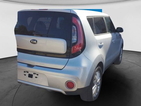 Used 2017 Kia Soul + FWD image 5