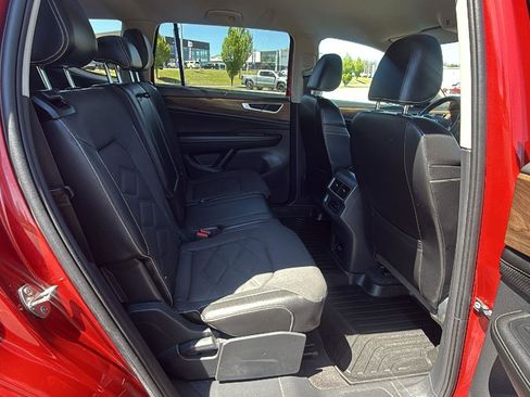 Used 2024 Volkswagen Atlas SE AWD/4WD image 18