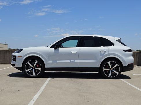 Certified 2024 Porsche Cayenne AWD/4WD image 2