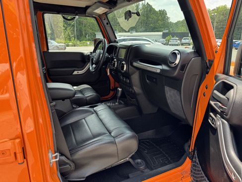 Used 2012 Jeep Wrangler Unlimited Sahara w/ Connectivity Group AWD/4WD image 16