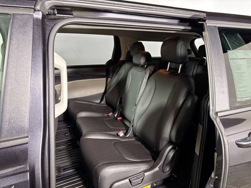 New 2026 Kia Carnival LXS image 19