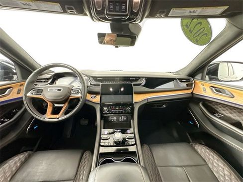 Used 2022 Jeep Grand Cherokee Summit image 11
