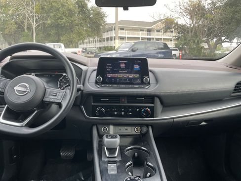 Used 2023 Nissan Rogue S image 18