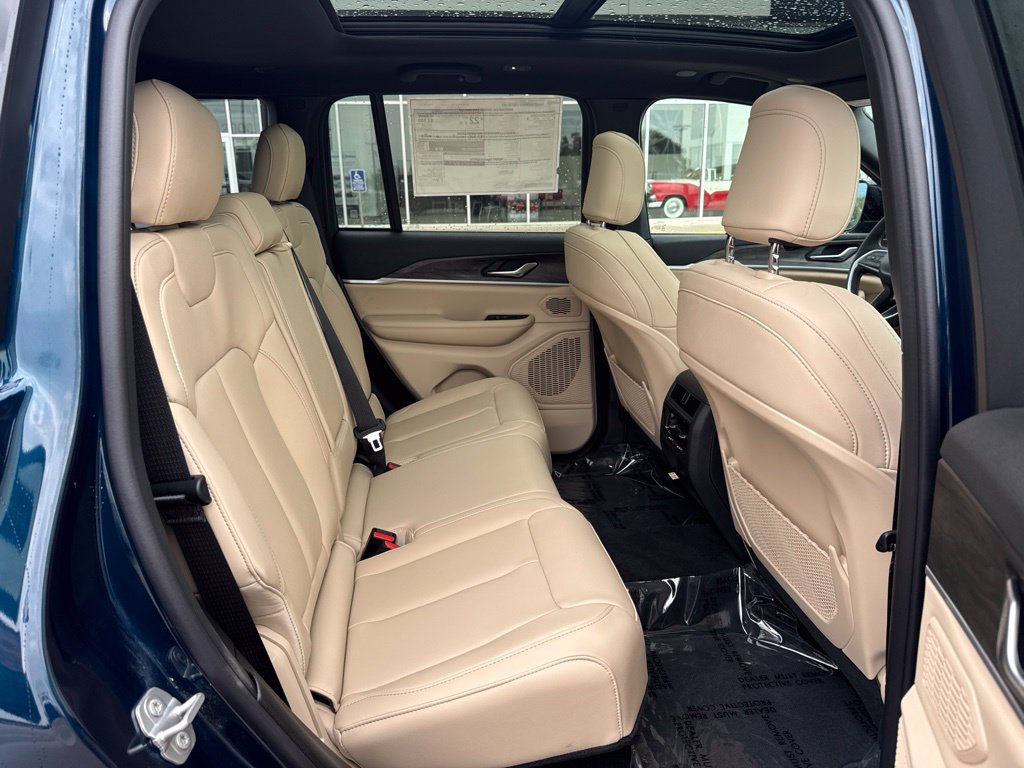 New 2027 Jeep Grand Cherokee Limited AWD/4WD image 30