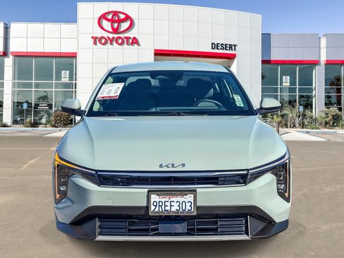 Used 2025 Kia K4 EX FWD image 2