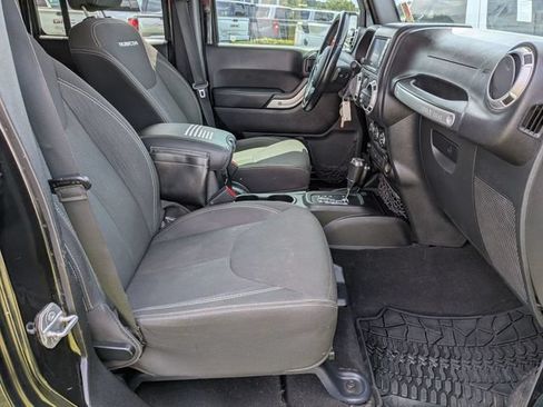 Used 2015 Jeep Wrangler Unlimited Rubicon w/ Dual Top Group AWD/4WD image 34