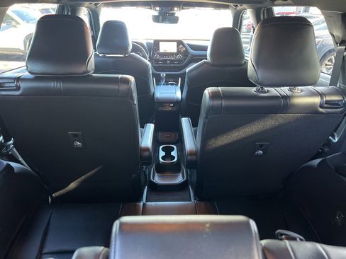 Used 2023 Toyota Highlander XSE image 17