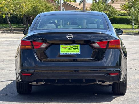 Used 2024 Nissan Altima 2.5 S FWD image 12