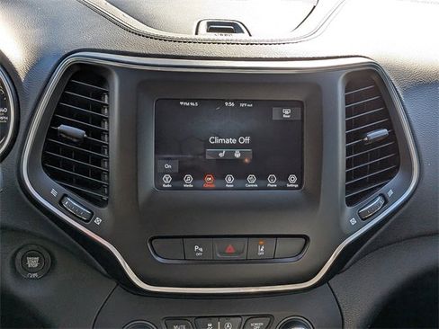 Used 2021 Jeep Cherokee Latitude Plus image 17