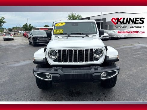 Used 2025 Jeep Wrangler Unlimited Sahara AWD/4WD image 17