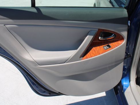 Used 2011 Toyota Camry XLE w/ XLE Extra-Value Pkg #2 FWD image 13