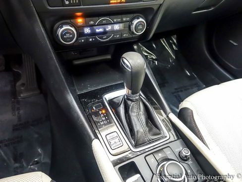 Used 2018 MAZDA MAZDA3 Grand Touring image 20