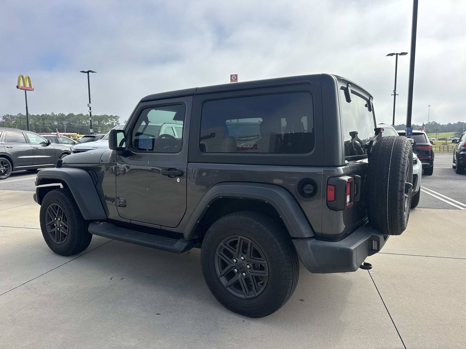 Used 2024 Jeep Wrangler Sport AWD/4WD image 5