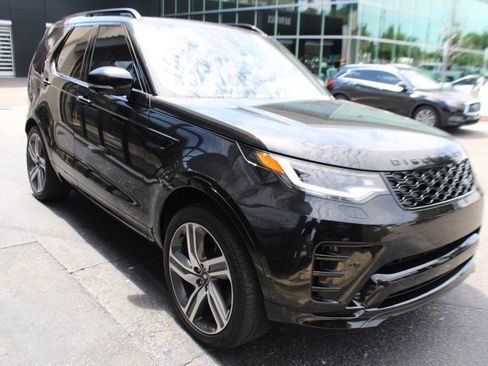 Certified 2024 Land Rover Discovery Dynamic SE image 3