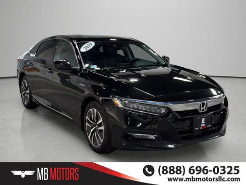 Used 2019 Honda Accord Touring image 2