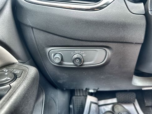 Used 2022 Chevrolet Equinox LS w/ LS Convenience Package image 17