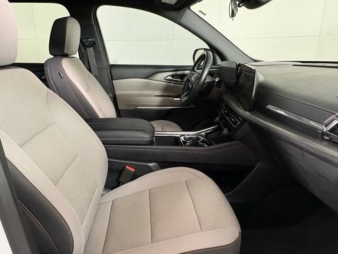 Used 2025 Chevrolet Traverse LT AWD/4WD image 15