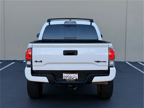 Used 2017 Toyota Tacoma TRD Off-Road w/ Tow Package (A/T) image 5