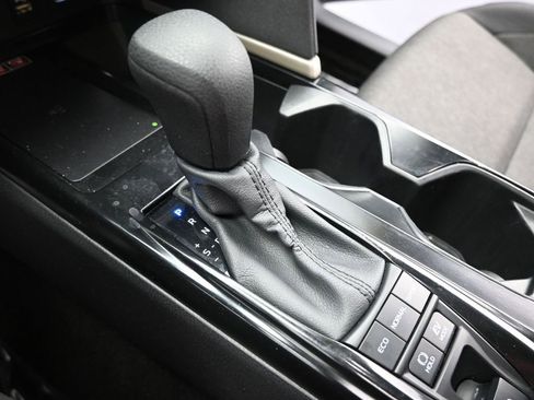 Used 2025 Toyota Camry LE image 32