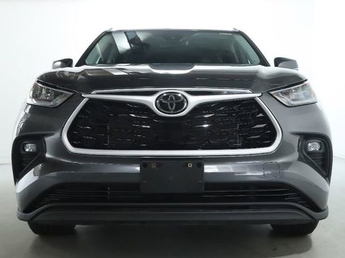 Used 2023 Toyota Highlander Limited image 11
