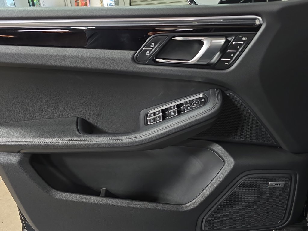 Certified 2026 Porsche Macan AWD/4WD image 22