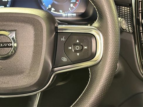 Used 2021 Volvo XC40 T5 R-Design w/ Advanced Package image 19
