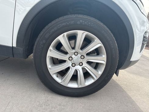 Used 2017 Land Rover Discovery Sport SE image 5