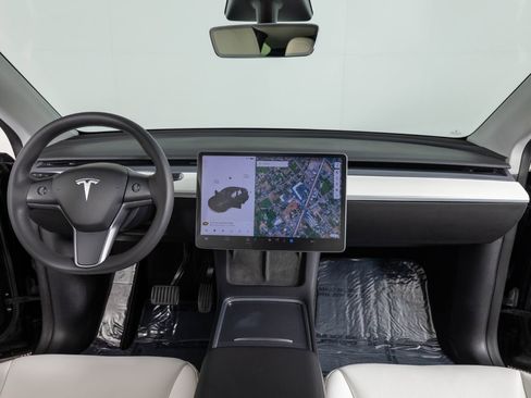 Used 2022 Tesla Model Y Long Range image 37