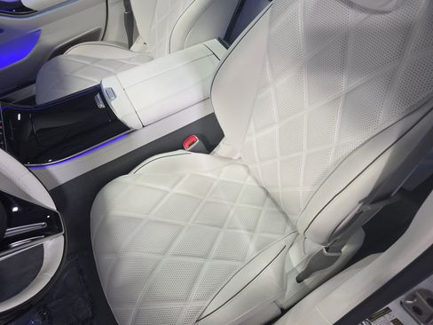 Used 2025 Mercedes-Benz Maybach S 580 4MATIC image 15