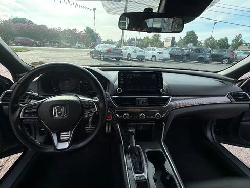 Used 2018 Honda Accord Sport image 15