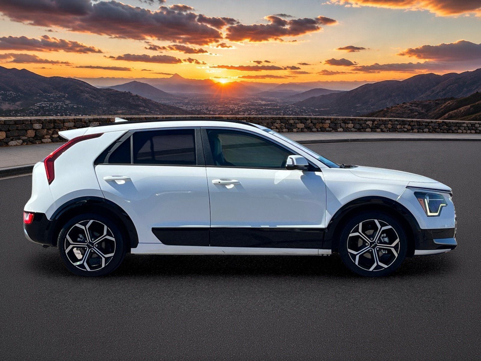 Used 2024 Kia Niro EX Touring FWD image 6