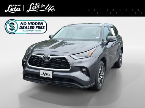 Used 2022 Toyota Highlander XLE FWD image 1