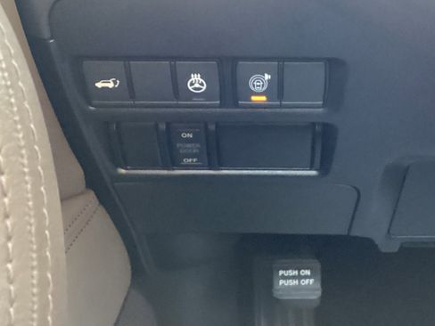 Used 2024 Nissan Armada Platinum w/ Captain's Chairs Package image 58