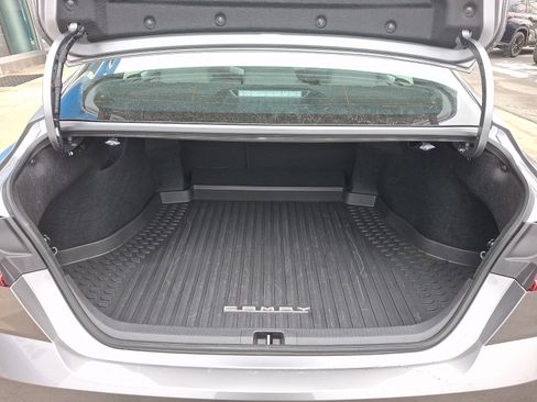 Used 2025 Toyota Camry SE image 28