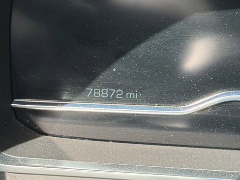 Used 2023 GMC Yukon XL SLT RWD image 3